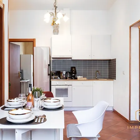 Lägenhet Imperium Termini Station - 100mt To Train And Metro Station, 4-6pax, 2 Baths, A-c