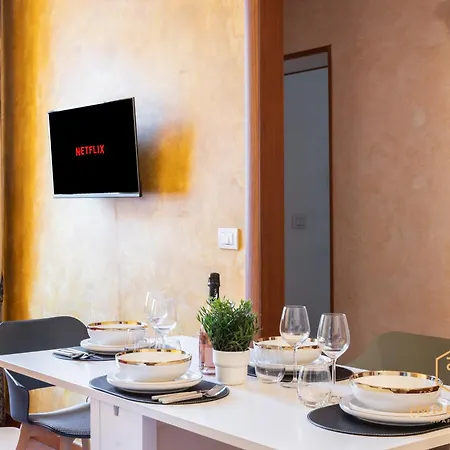 Lägenhet Imperium Termini Station - 100mt To Train And Metro Station, 4-6pax, 2 Baths, A-c Rom