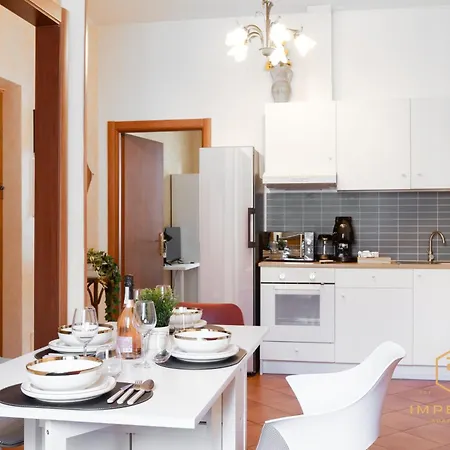 Imperium Termini Station - 100mt To Train And Metro Station, 4-6pax, 2 Baths, A-c Lägenhet Rom