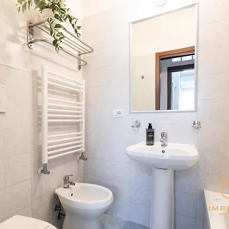 Imperium Termini Station - 100mt To Train And Metro Station, 4-6pax, 2 Baths, A-c Lägenhet *