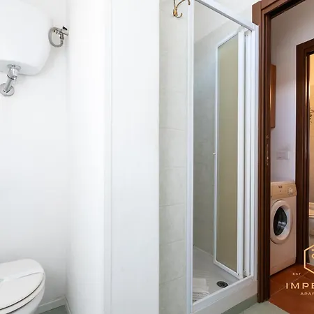 Imperium Termini Station - 100mt To Train And Metro Station, 4-6pax, 2 Baths, A-c *